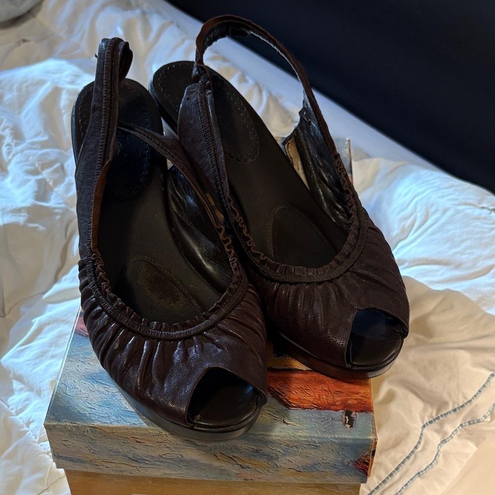Bella Vita Scrunch Brown Leather Peep-Toe Slingback Women's Shoes 10 Wide